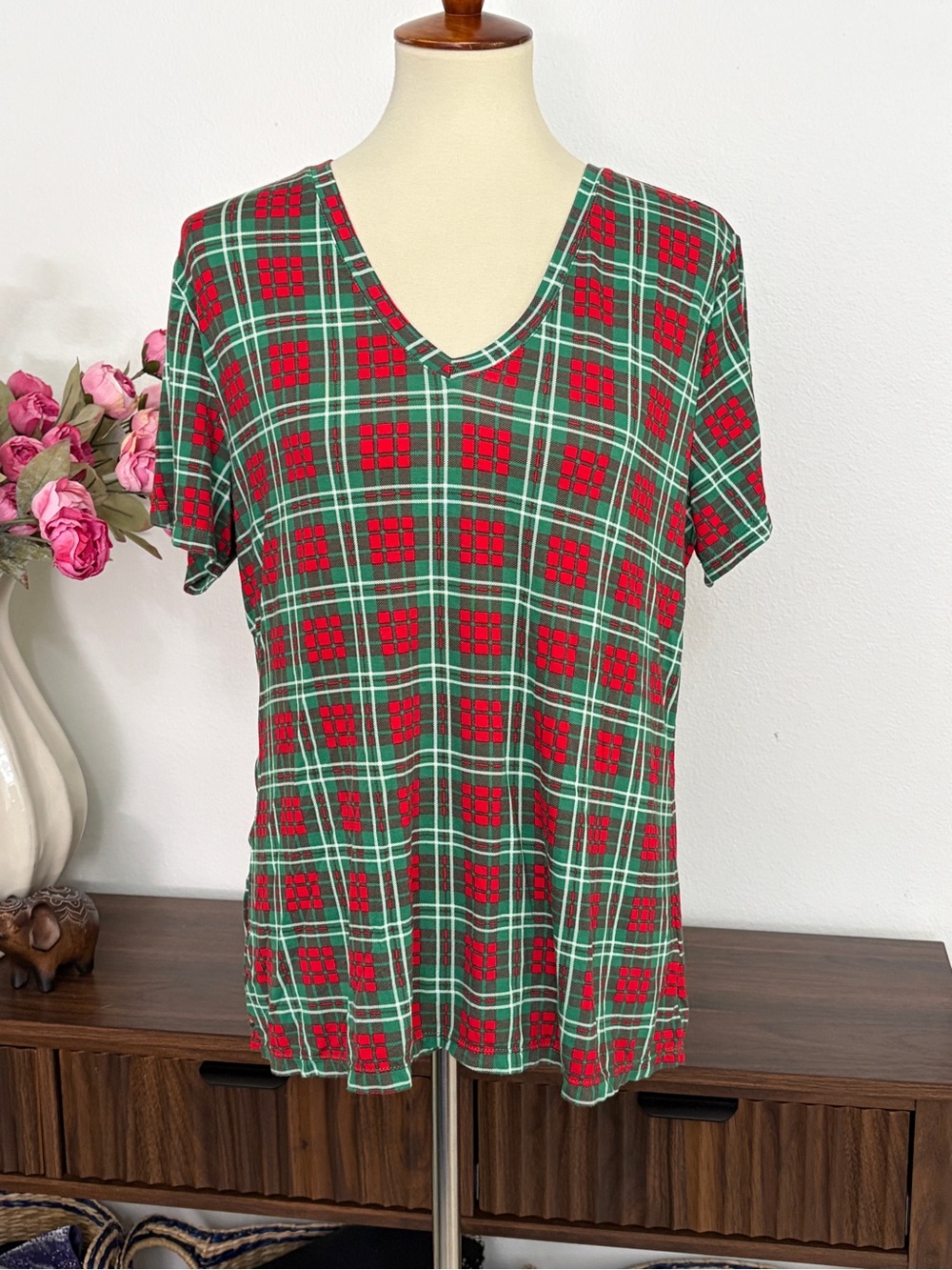 JOLLIDAYS | V‑Neck Short Sleeve Plaid Tee in Red and Green | Christmas Top